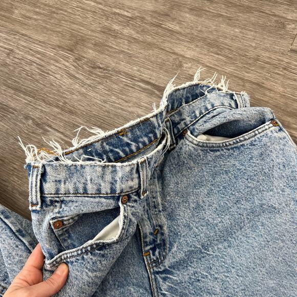 Vintage Levi’s Orange Tab Light-Wash Distressed Mid Waisted Denim Jeans (Sz 29) - Picture 8 of 8